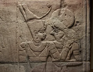Reliëf op een schrijn opgericht door Farao Taharqa in de hof van de Tempel van Amon gebouwd door hem in Kawa in Nubië, 25e Dynastie, Late Periode (detail)